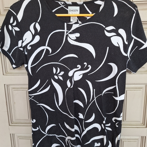 Chico's Tee Sz0 Short Sleeve blk/Wht Floral Round Neck Good Shape Machine Wash - Picture 2 of 7